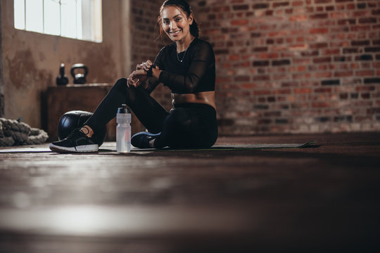 Monitoring her fitness performance on smartwatch