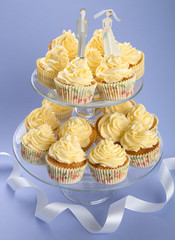 WEDDING CUPCAKES   