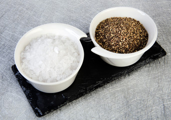 SALT AND PEPPER   CLOSE UP FOOD IMAGE