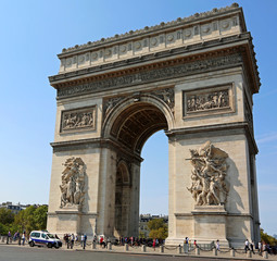 Fototapeta na wymiar Triumphal Arch of the Star is one of the most famous monuments i