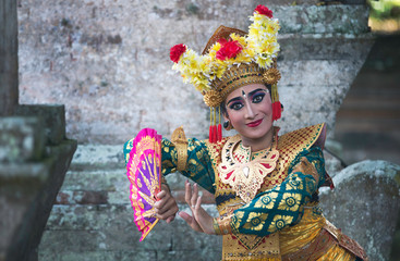 Fototapeta na wymiar balinese legong dancer in traditional outfit and full make up 