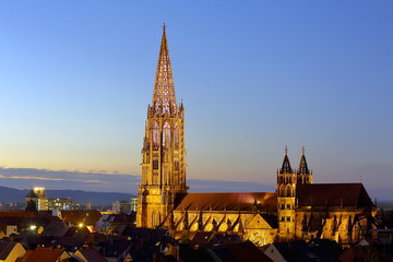 Naklejka premium Illuminiertes Freiburger Münster