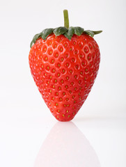  SINGLE PERFECT STRAWBERRY  CLOSE UP FOOD IMAGE