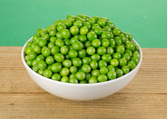  GARDEN PEAS  CLOSE UP FOOD IMAGE