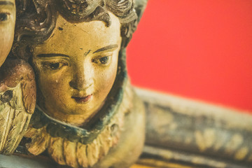 Sculpture ancienne repr&eacute;sentant visage d'ange