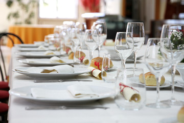 Tavola apparecchiata