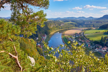 Panoramablick auf die Elbe, vom Basteigebirge aus.