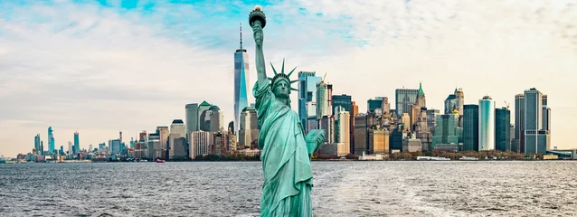Foto auf Acrylglas Freiheitsstatue The Statue Of Liberty with Manhattan Downtown Skyline Panorama