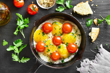 Fried eggs with tomatoes