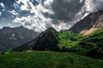 Fototapeta premium Sunny day in austrian mountains