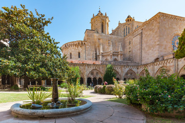 A wideangle view of Tarragona Cathedral and Gardens in the Spanish city of Tarragona - obrazy, fototapety, plakaty