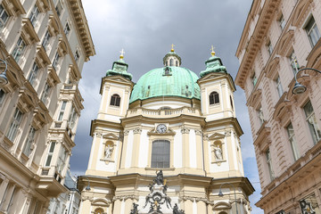 Fototapeta na wymiar St Peter Church, Peterskirche in Vienna, Austria