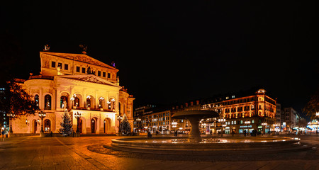 Fototapeta na wymiar Opernplatz und Alte Oper Frankfurt am Main