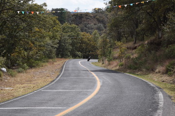motociclista  carretera