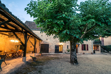 Le repas sous le préau
