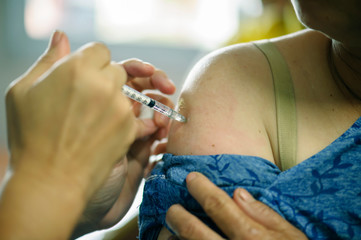 Medical staff vaccinated against influenza to the public at arms : Concept treatment and prevention.