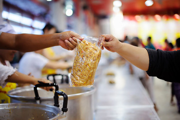 Taking care of the homeless by sharing food is the hope of the poor : the concept of begging and hunger.