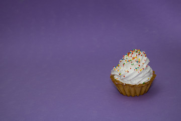 cake in a basket with protein cream on a purple background