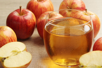 A glass with juice and apples	