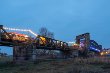 Beleuchtete Brücke