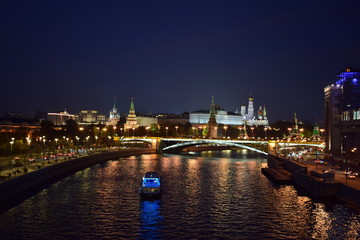 Fototapeta na wymiar Boat trip on the river Moscow at night