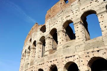 Obraz premium A section of the facade of the Colosseum (Flavian Amphitheatre) in Rome, Lazio, Italy