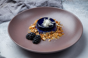 Panna cotta violet