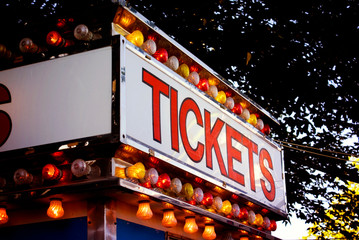 Tickets red