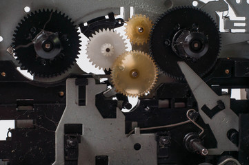 mechanism for reading cassettes with gears