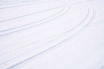 Traces of intersecting arcs of automobile tires in fresh snow