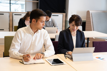 男性と女性のオフィスイメージ