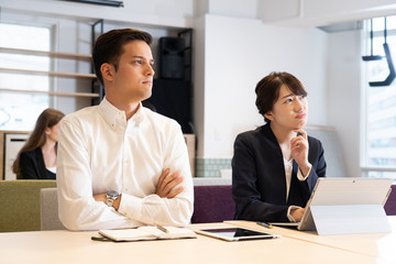 男性と女性のオフィスイメージ