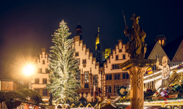 Frankfurt christmas market,  Christmas tree in front of the Roemer (Römer), Hessen, Europe