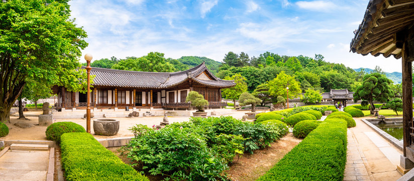Traditional Korean house of Oriental paintings artist Woonbo