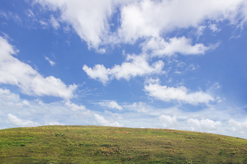 Fototapeta premium Green mountain, blue sky and cloudy background