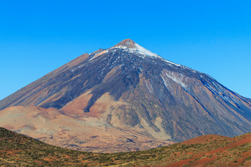 Fototapeta premium Szczyt wulkanu Teide w sezonie zimowym