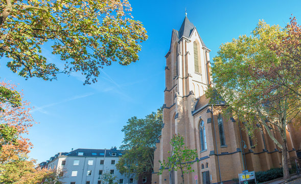 St. Mari&auml; Himmelfahrt (D&uuml;sseldorf-Flingern)  Katholische Kirche Flingern / D&uuml;sseltal Pfarrei St. Mari&auml; Himmelfahrt ( Liebfrauen)