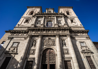 Fototapeta premium Iglesia de San Ildefonso, a Baroque style located in the center of the historic city of Toledo, in Castile-La Mancha, Spain.A Jesuit church consecrated to Saint Ildefonso of Toledo, patron of the city