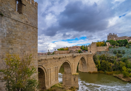 The Puente de San Martin (St Martin's Bridge), a medieval bridge across the river Tagus in Toledo, Spain. Constructed in the late 14th century. 