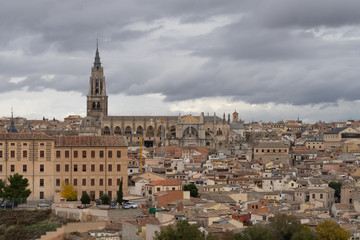 Obraz premium Skyline of old city of Toledo, Castile-La Mancha, Spain. View from the Ermita del Valle (Hermitage of Virgen del Valle) on the opposite bank of the river Tagus.
