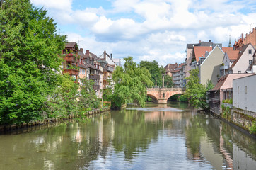 Fototapeta na wymiar Karlsbrücke mit Pegnitz, Nürnberger Altstadt