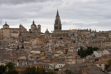 Obraz premium Skyline of old city of Toledo, Castile-La Mancha, Spain. View from the Ermita del Valle (Hermitage of Virgen del Valle) on the opposite bank of the river Tagus.