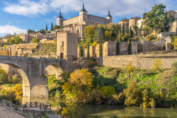 The Alcazar of Toledo from the Alcantara Bridge, Castile-La Mancha, Spain - obrazy, fototapety, plakaty