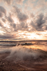 Starnberger See bei Sturm in der Abenddämmerung, Fünf-Seen-Land, Oberbayern, Deutschland * Stormy Lake Starnberg at dusk, Upper Bavaria, Germany