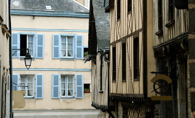 Ville de Laval, maisons colorées à colombages du centre historique, département de la Mayenne, France	