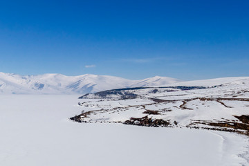 Fototapeta premium frozen lake and mountains