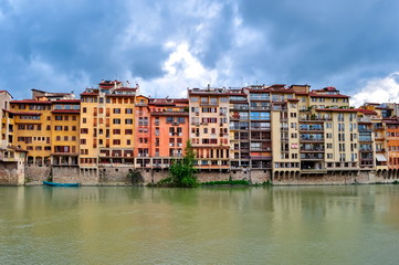 Naklejka premium Houses overlooking Arno river, Florence, Italy