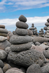 Unendlich gestapelte Steine und Steinfiguren