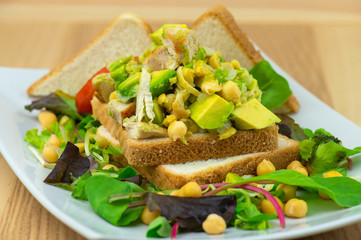 Sandwich with white meat, chickpea and avocado