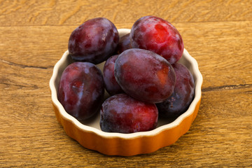 Plums in the bowl